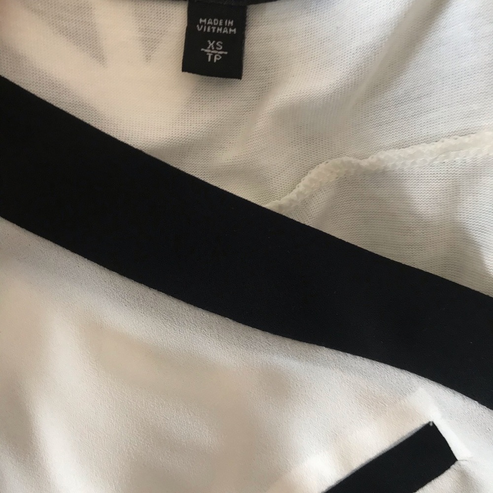 Express Button black/white Tank - Picture 3 of 5